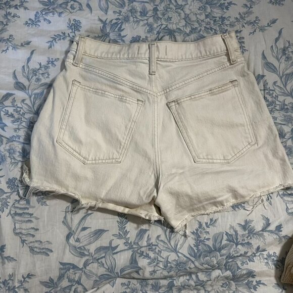 Abercrombie & Fitch Curve Love The 4" Mom Short High Rise Cream color size 29 - Picture 2 of 4